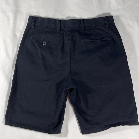 Old Navy mens black Ultimate Slim flat front 9.5 inseam shorts - size 32 - Picture 3 of 9